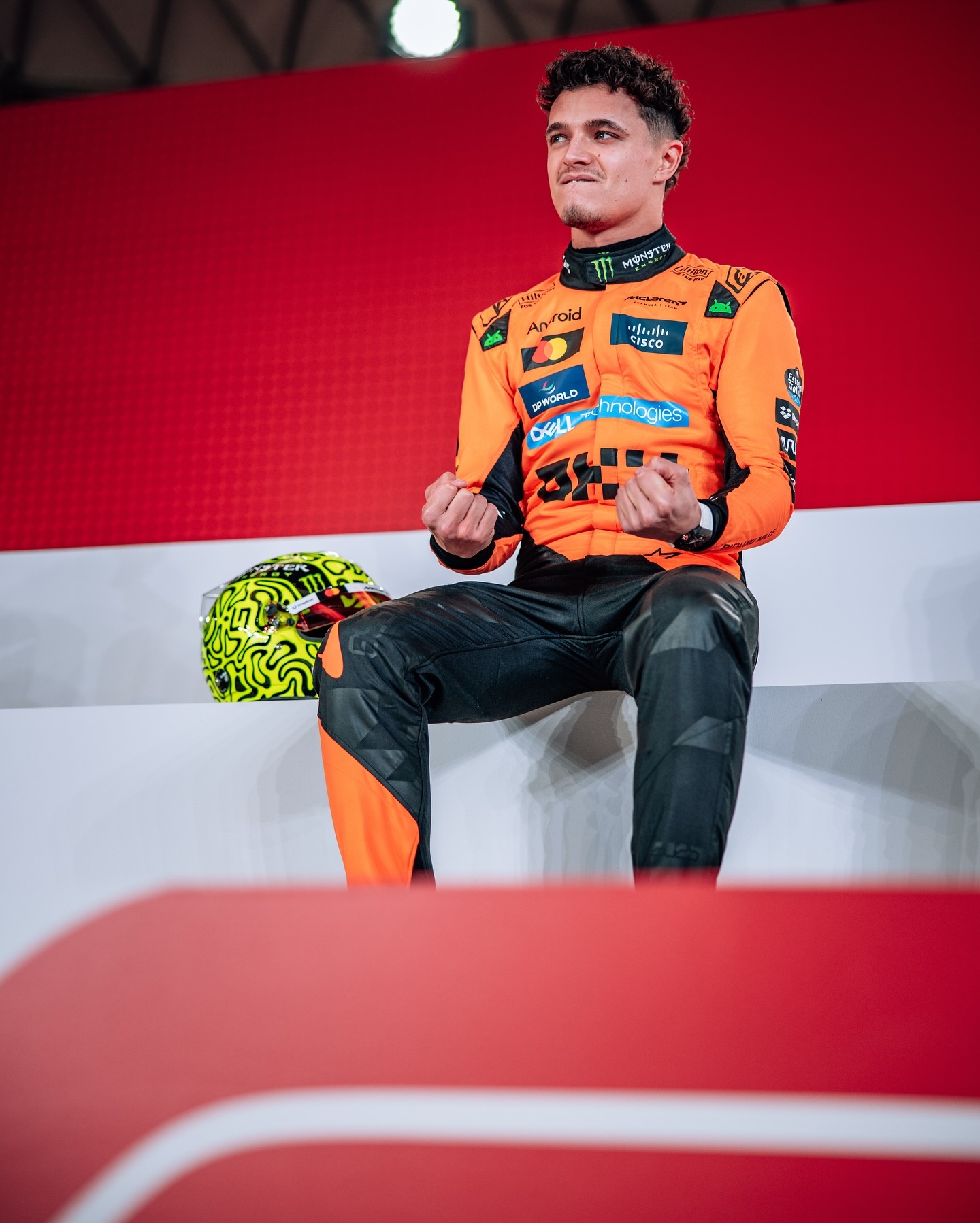 爱游戏官方-包含哈斯车队鏖战红牛二队，汉密尔顿惊艳四座的词条