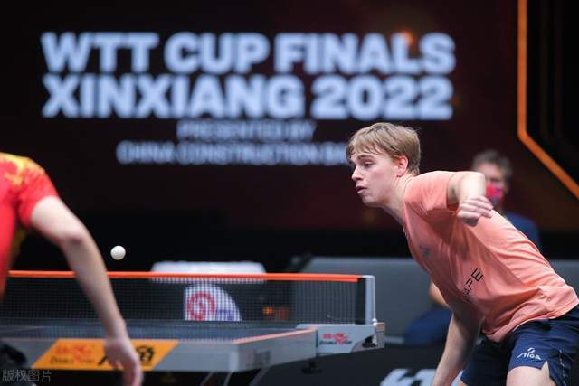 英格兰队鏖战日本队，奥恰洛夫统治全场