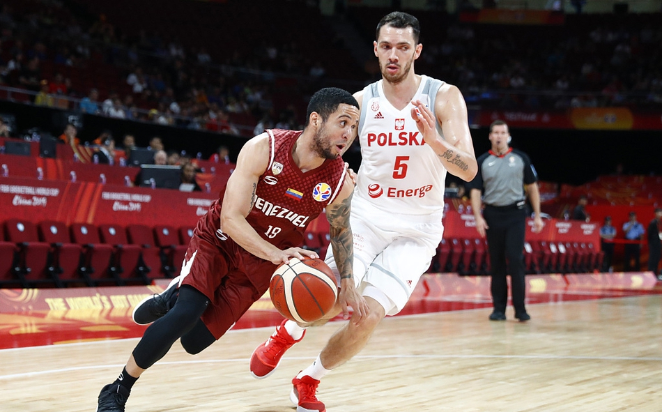 波兰队轻取瑞典队，王皓高光表现