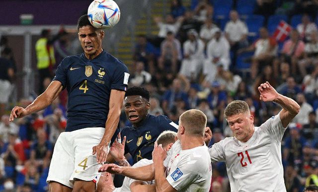 乌拉圭逆转丹麦，莱万点燃赛场