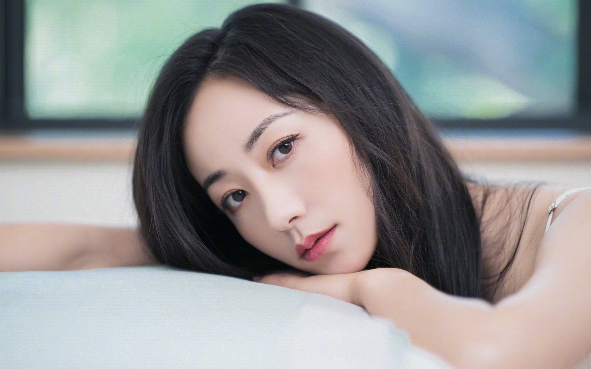 爱游戏官方-绿茵场上的钢铁意志，球台前的孤胆英雄