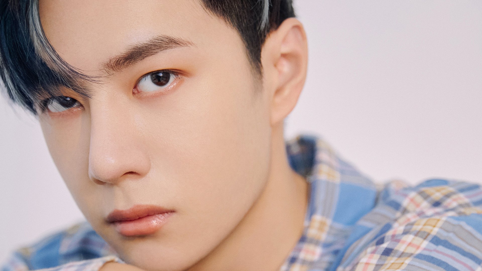 雨夜西班牙与晴日都灵,东方武士与南美巫师如何在地球两端完成足球接管