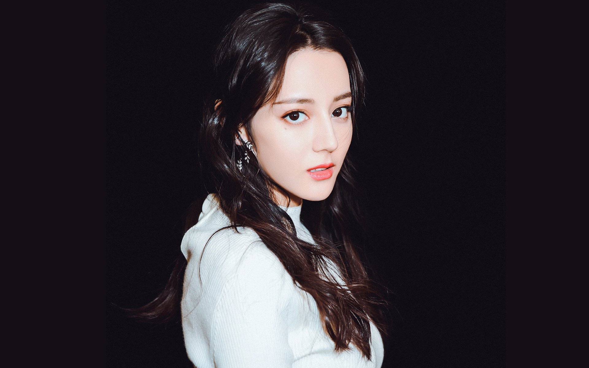 新王当立！世纪对决之夜，贝林厄姆一锤定音，银河战舰迎来掌舵人