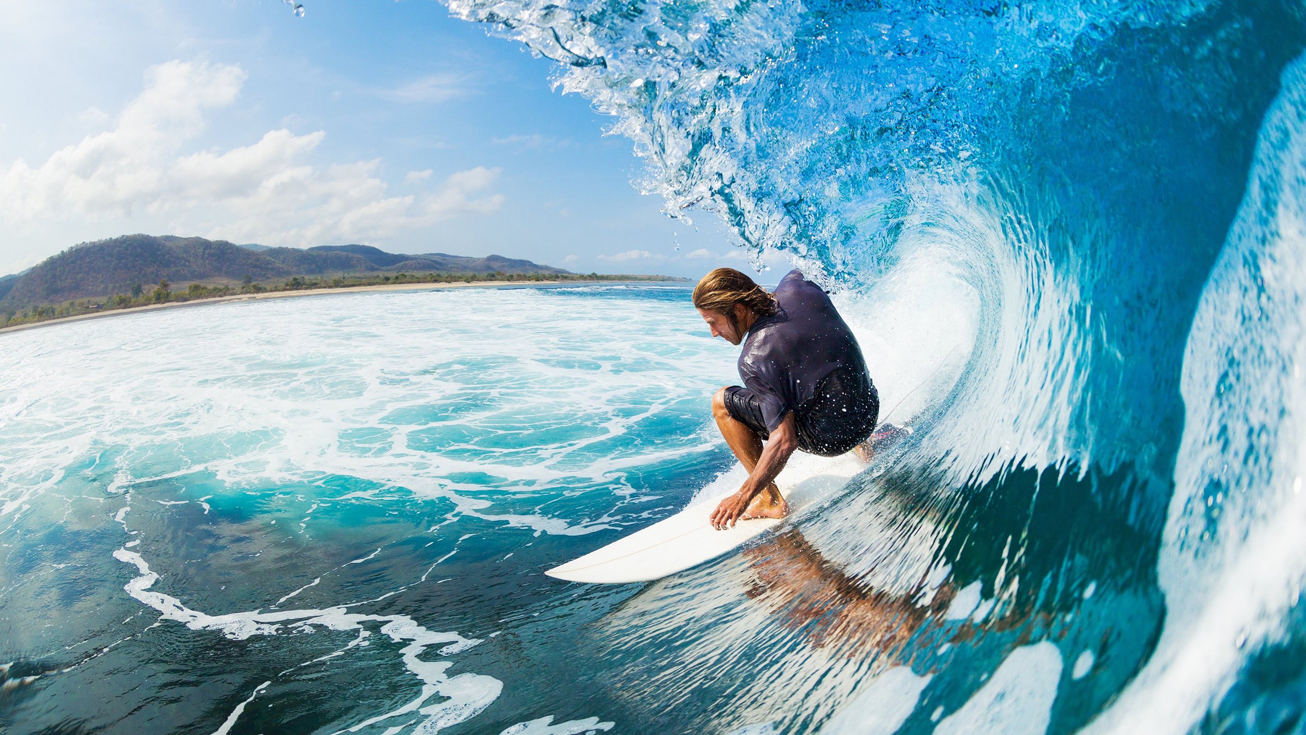 赛道与球场,当决胜引擎响起时,詹姆斯·哈登正用双手点燃另一个战场